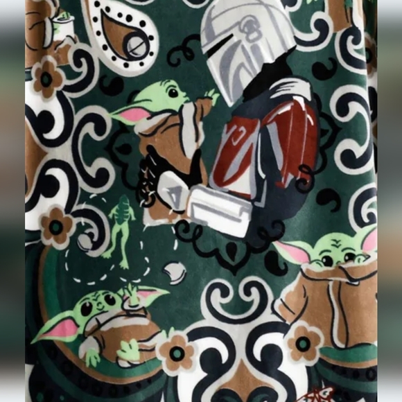 HTF! Vera Bradley Star Wars Mandalorian Blanket-NWT - Picture 2 of 6